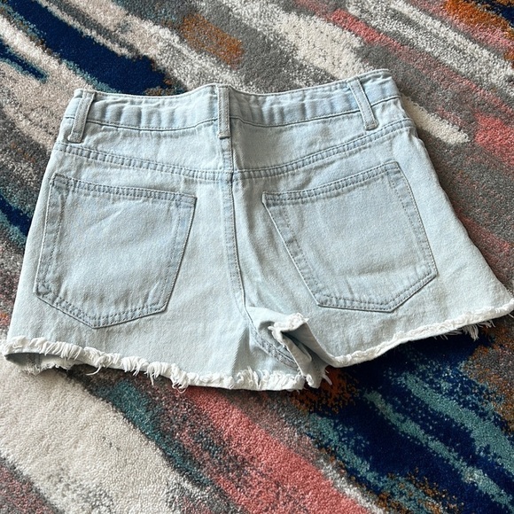 FOREVER 21 Light Wash Cut Off Jean Shorts - Picture 3 of 3